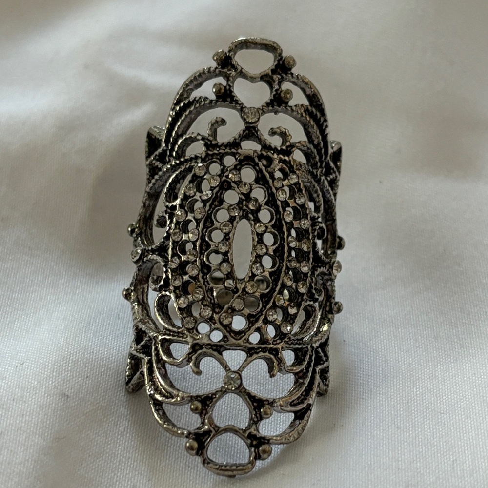 Beautiful Full Finger Silvertone Ring Size 7